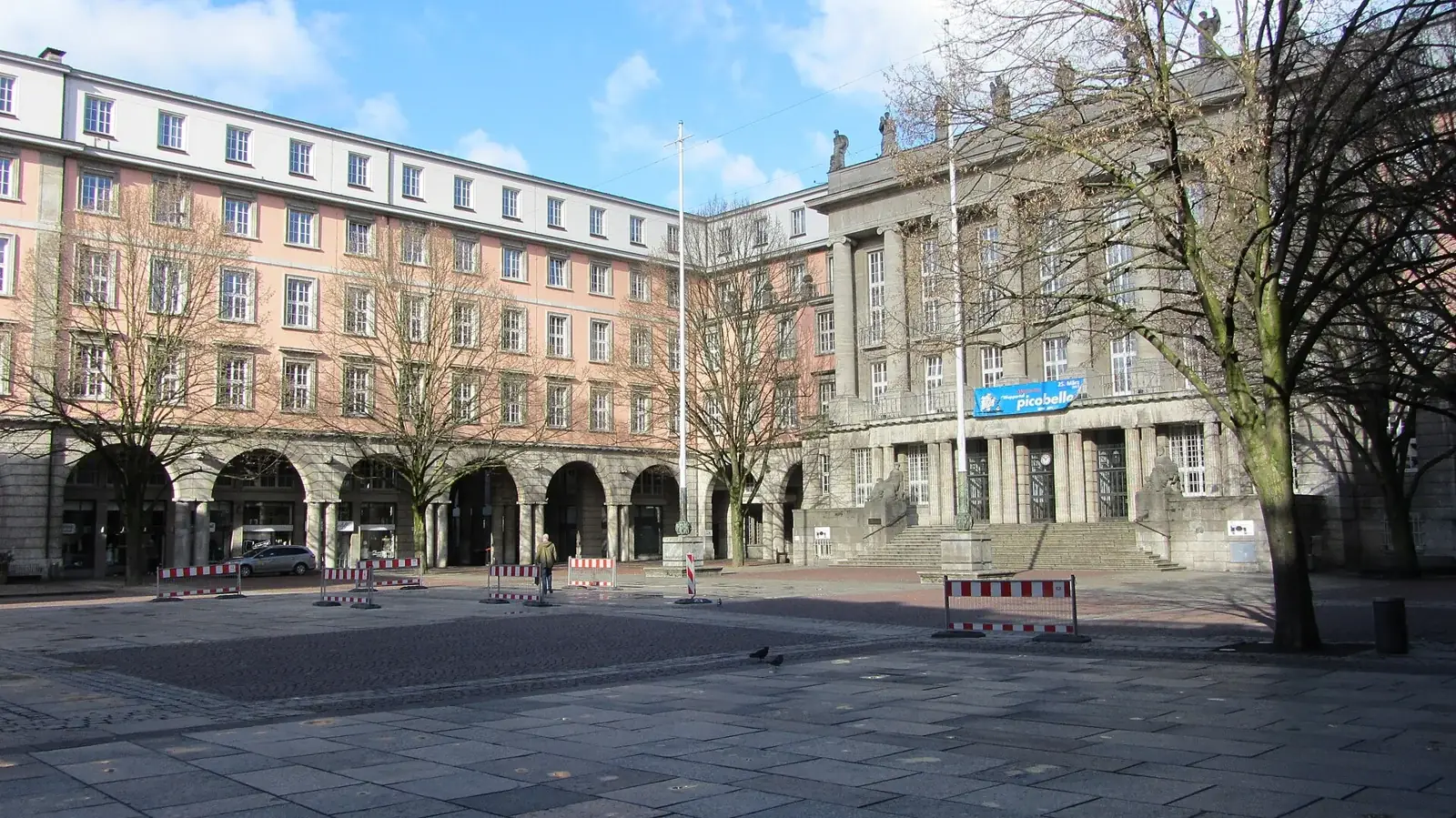 Rathaus Barmen am Johannes-Rau-Platz in Wuppertal